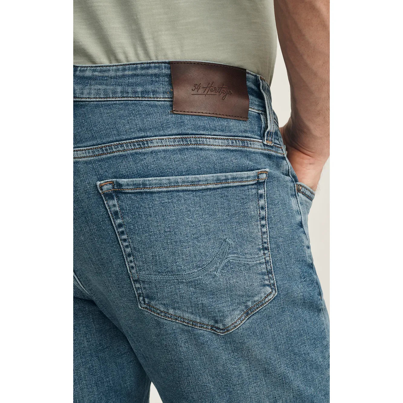 34 Heritage Camino Lt Brushed Vintage jeans in light blue wash with mid-rise straight fit and contrast stitching.