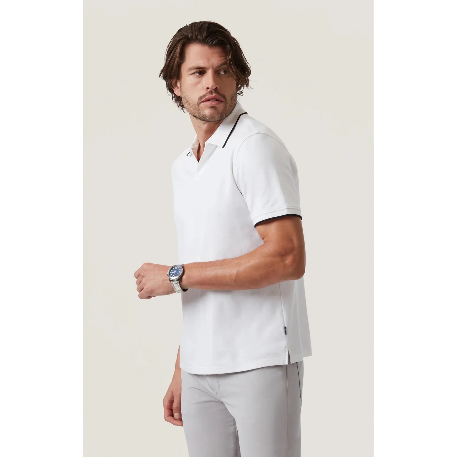Elevate your style with the 34 Heritage Riviera Polo, featuring elegant white lining on sleeves and neck.