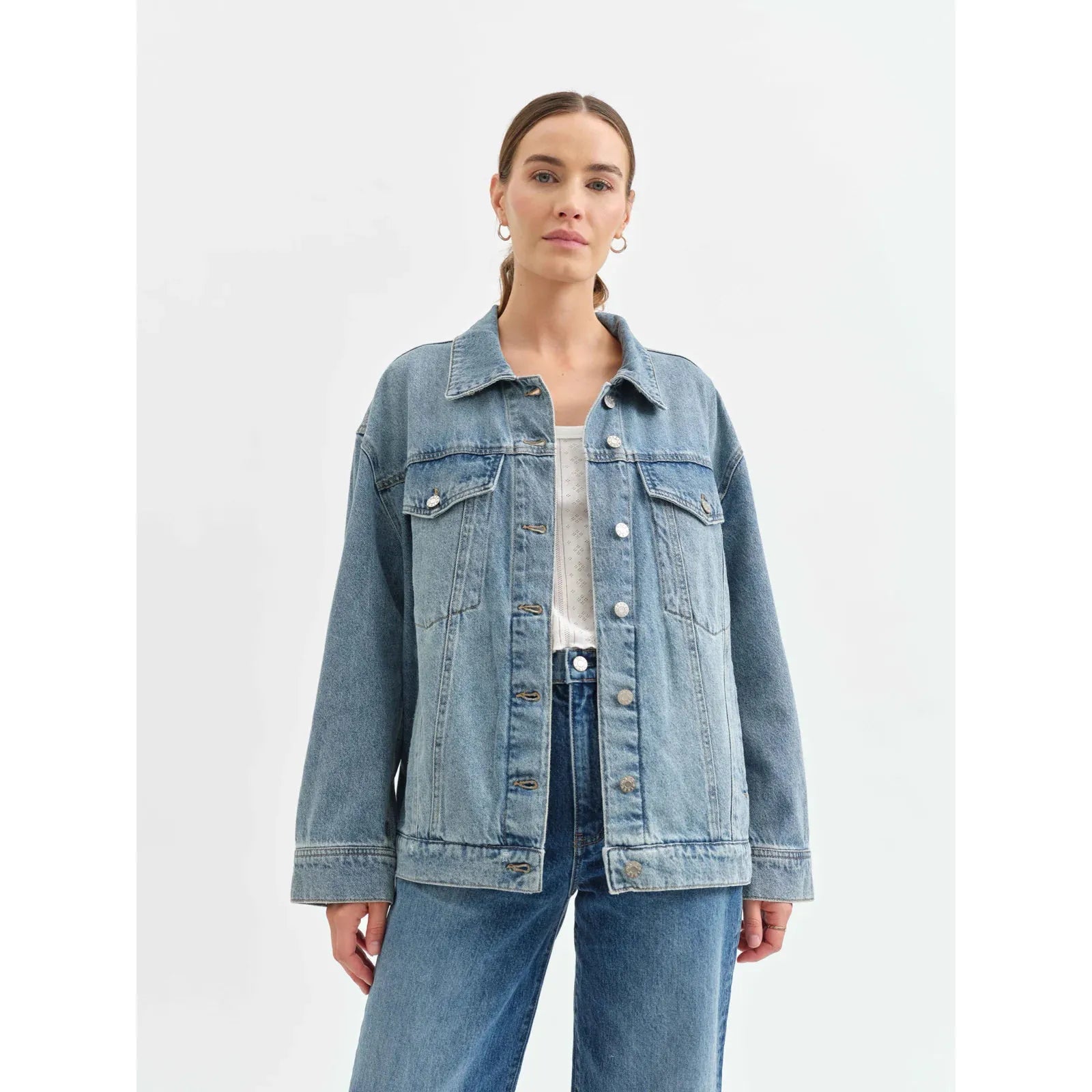 Chic Daze Beau Boyfriend Denim Jacket in Later features an oversized fit and luxurious 100% cotton fabric, perfect for any outfit.