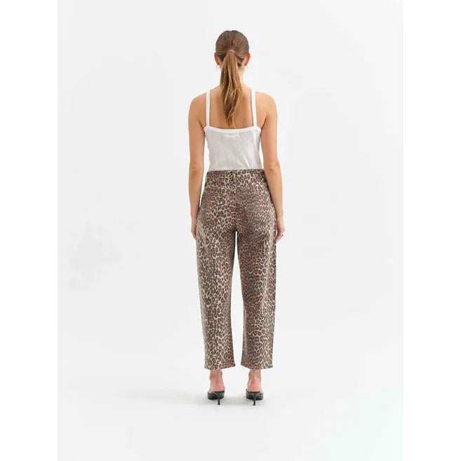 Back view of model in Daze Westward Barrel Leg Cool Cat pants, tan-black cheetah print, high-rise, barrel silhouette.