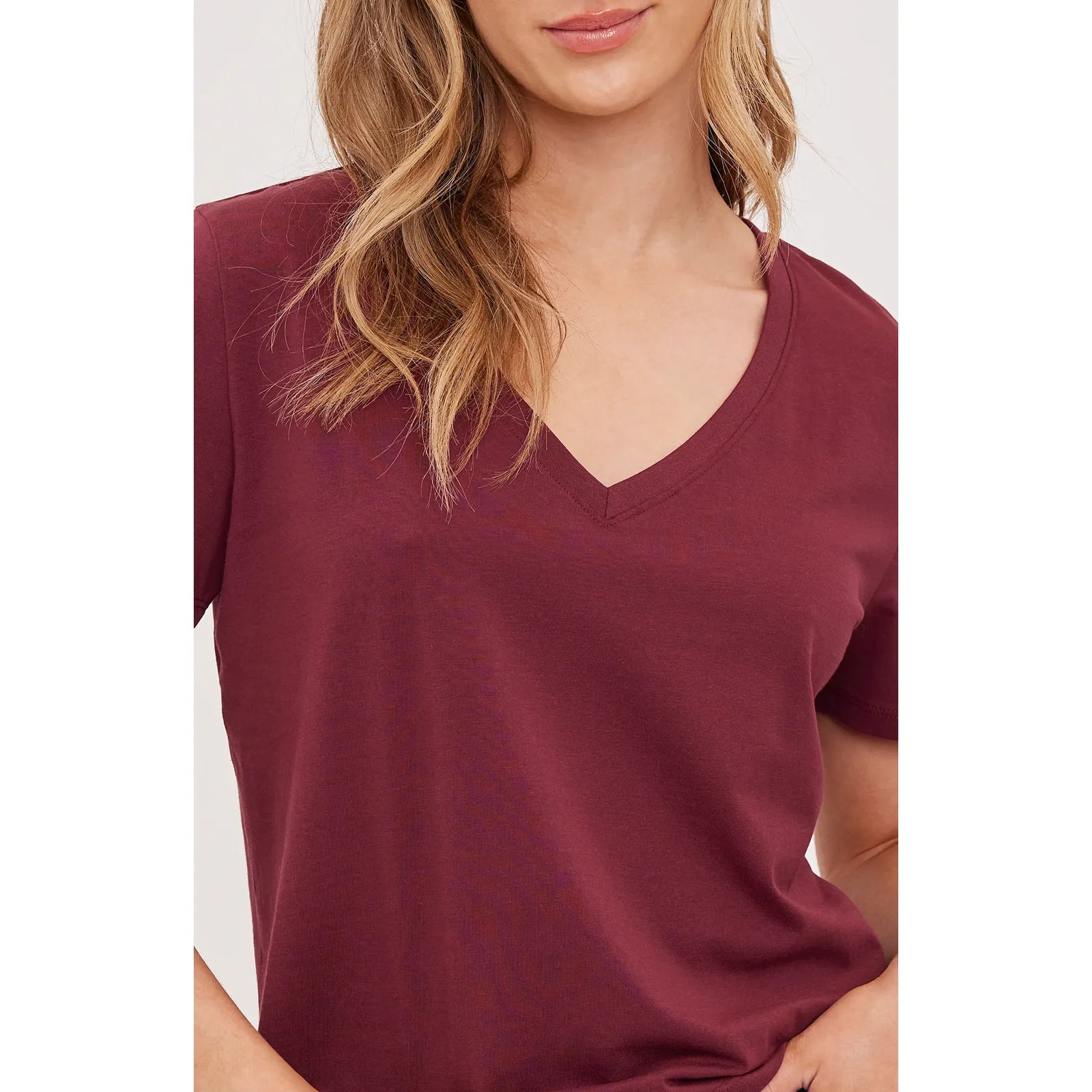 Maroon V-neck cropped cotton top, size C. Flattering fit perfect for easy, everyday fashion styling.