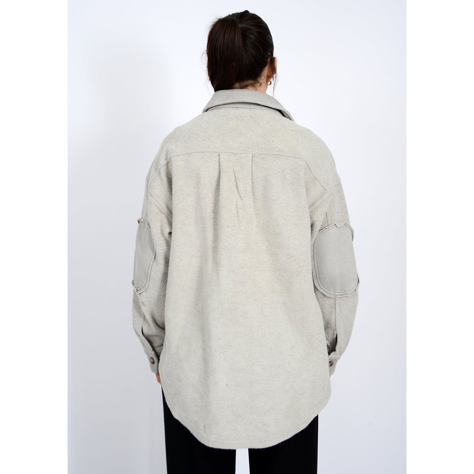 Rd Style Lexie Fleece Oversize Jacket—cozy neutral fleece with elbow patches, chest pockets, shirt-tail hem.