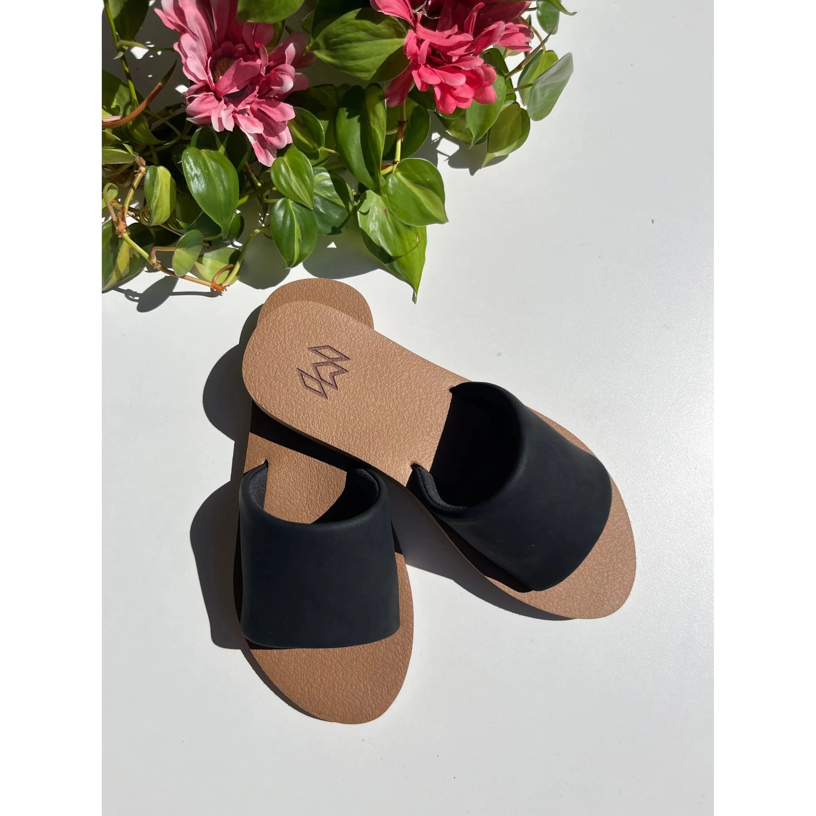 Stylish Malvados Ellie II sandals featuring memory foam footbed and soft padded straps for ultimate comfort.
