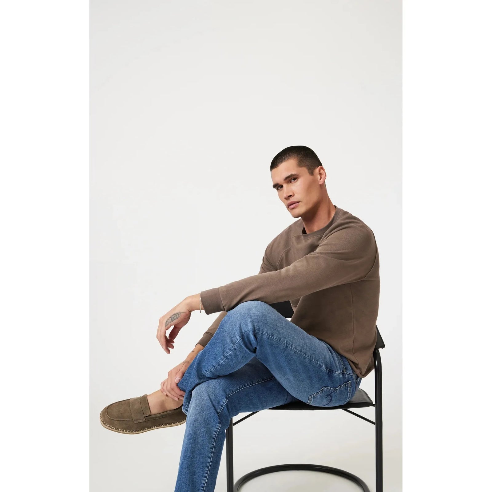 Mavi Marcus Used Williamsburg Denim features a faded blue wash, styled with comfort and sophistication.