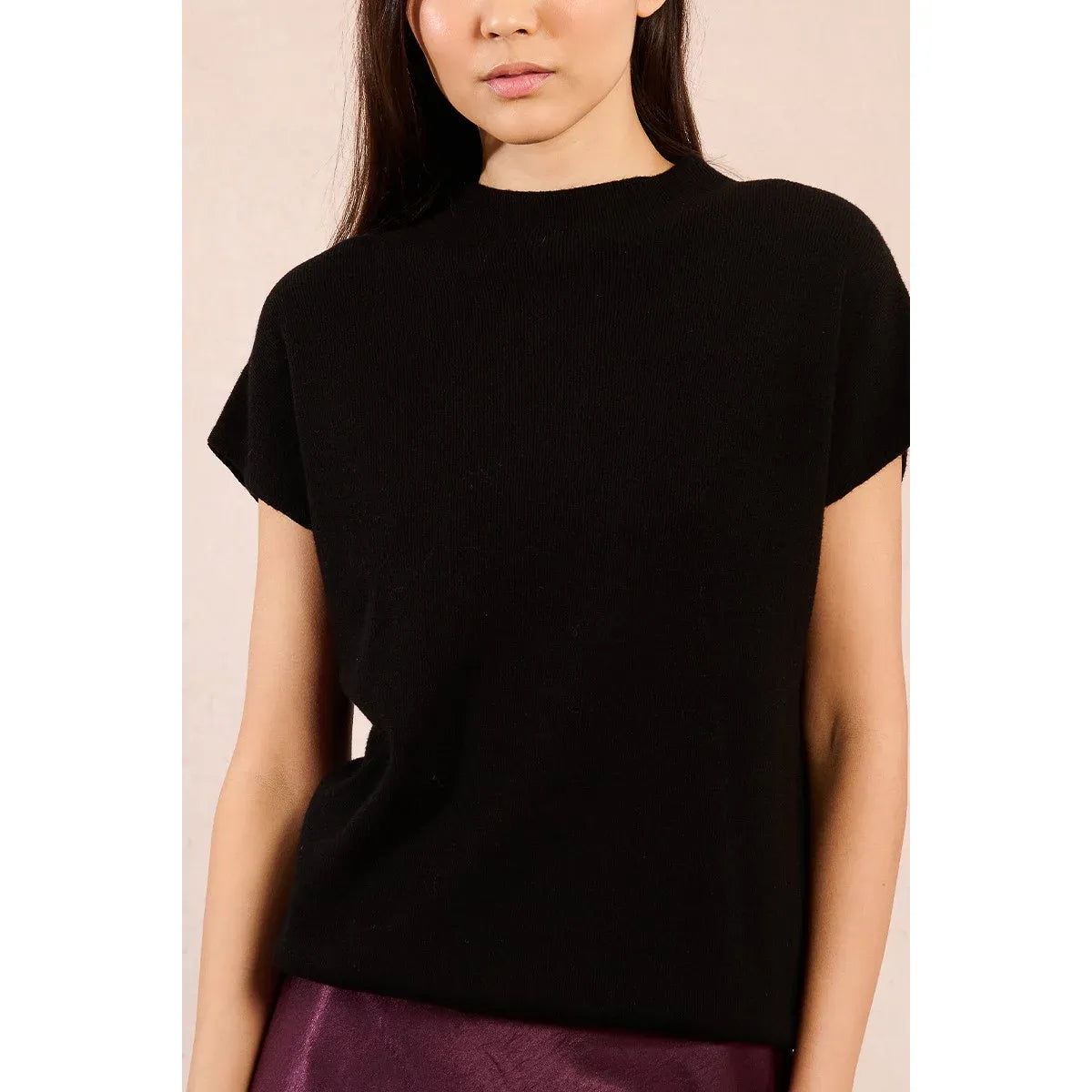 Model wearing Molly Bracken SS knitted crew-neck sweater in black with short sleeves.