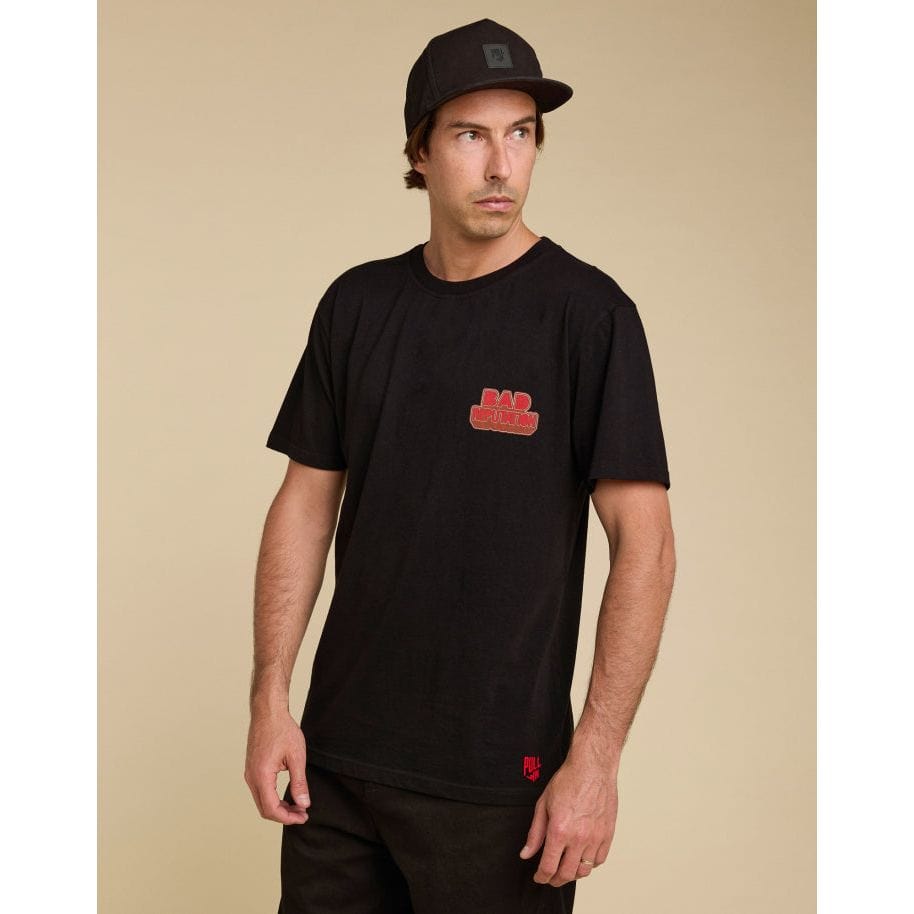 Stylish Pullin RelaxBad Tee in black cotton features a ribbed crew neck and short sleeves for a perfect fit.