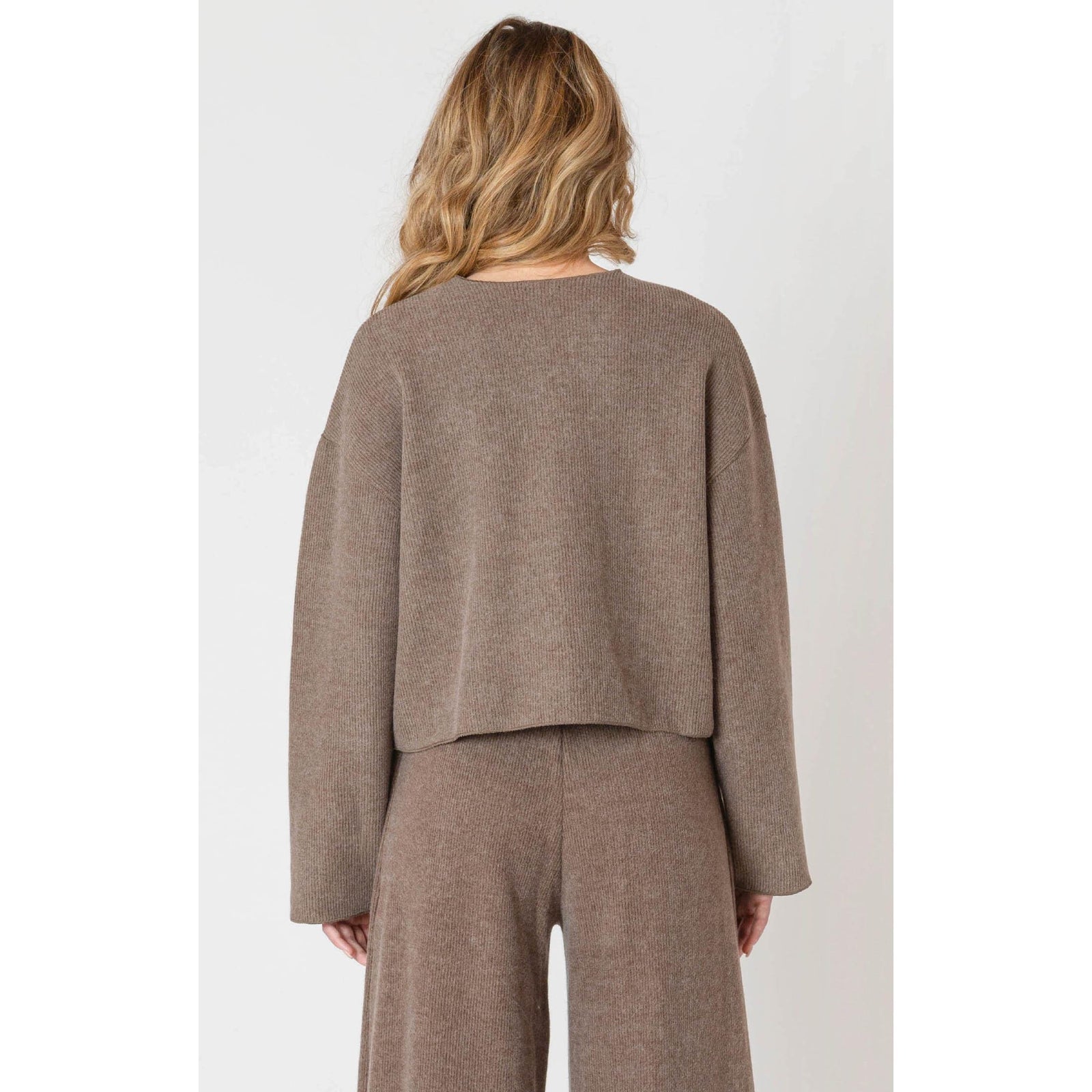 Cozy and stylish, the Room 34 Ribbed Cardigan in mocha heather is perfect for fall layering.