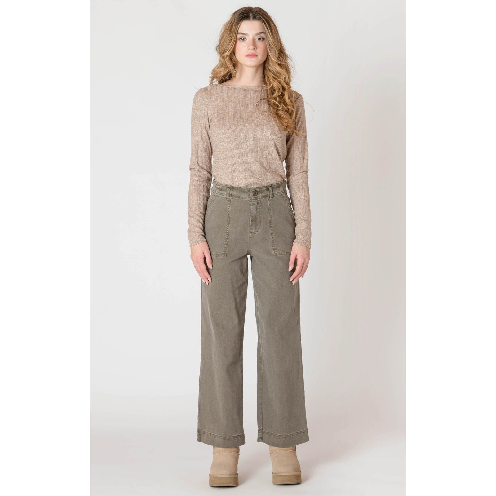 Room 34 Straight Leg Pants in army green with cropped length, belt loops and front/rear pockets.