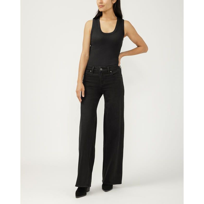 Silver Suki Wide Leg Black Luxe Stretch denim jeans on a model in a black sleeveless top.