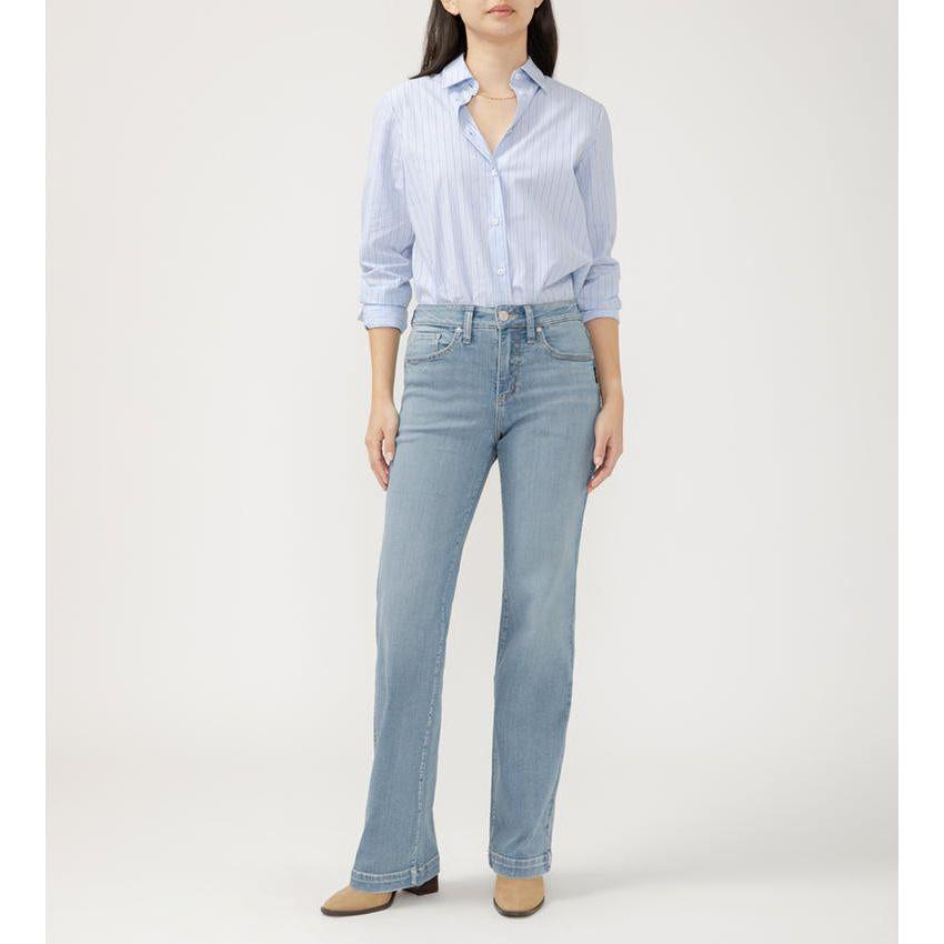 Silver Avery Trouser in Mateo from Silver features a curvy-friendly design with a high rise and contoured waistband to flatter your curves.