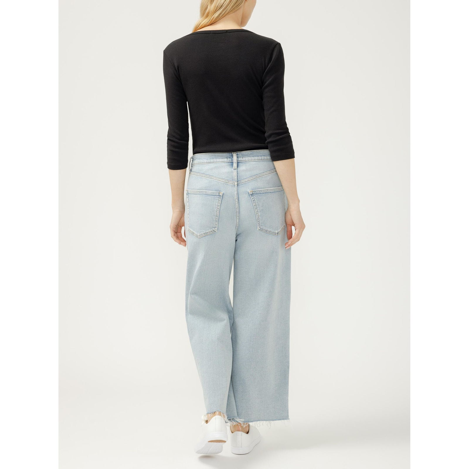 Silver Be Easy wide-leg crop jeans in Malaga on model, back view in light-wash denim.
