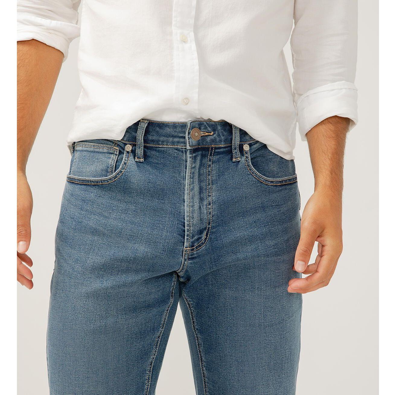 Silver Grayson Straight Denim from Silver Jeans Co. features a timeless classic fit with a 17" straight leg silhouette.