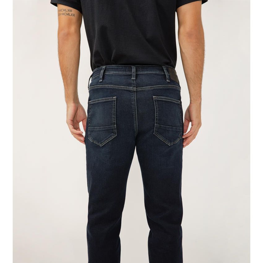 Silver Grayson Straight in Radio Denim offers a sleek fit with extra comfort and a classic style for any occasion.