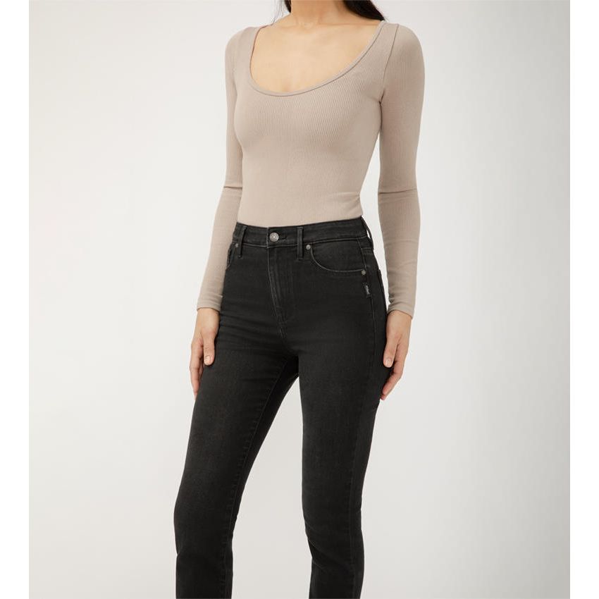 Silver Isbister Straight in Raven dark denim jeans paired with a beige ribbed top on a model.