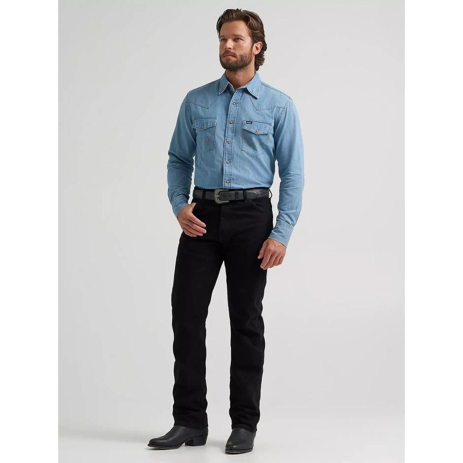 Wrangler Classic Denim Western Snap Shirt in light wash with two chest pockets, W stitching, long sleeves.
