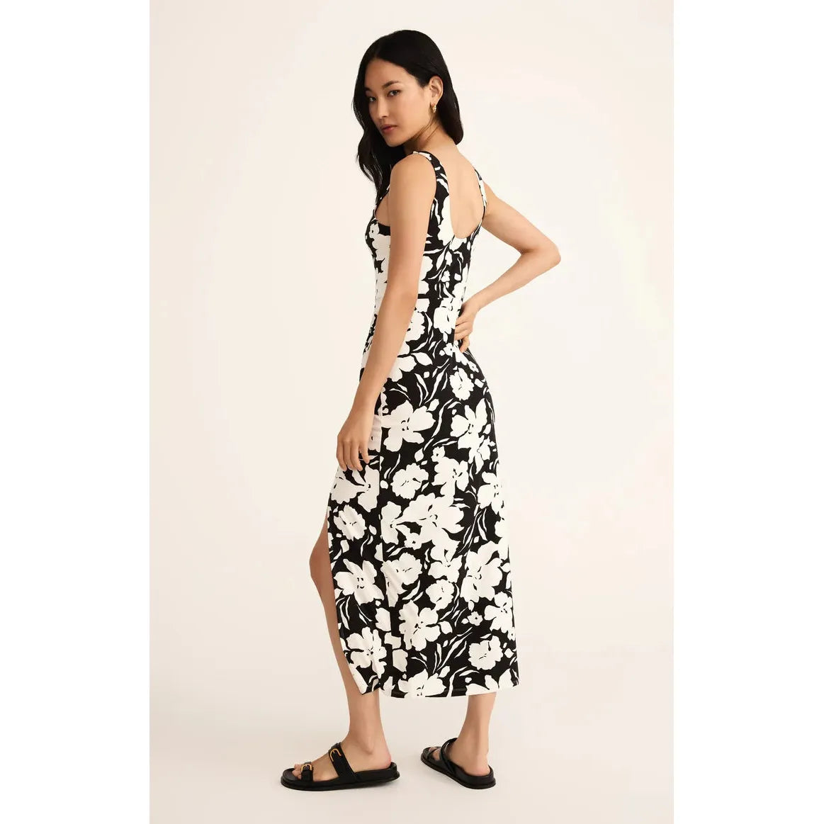 Z Supply Valencia La Plage Midi Dress showcases a fitted design with a bold floral print, perfect for all-day comfort.