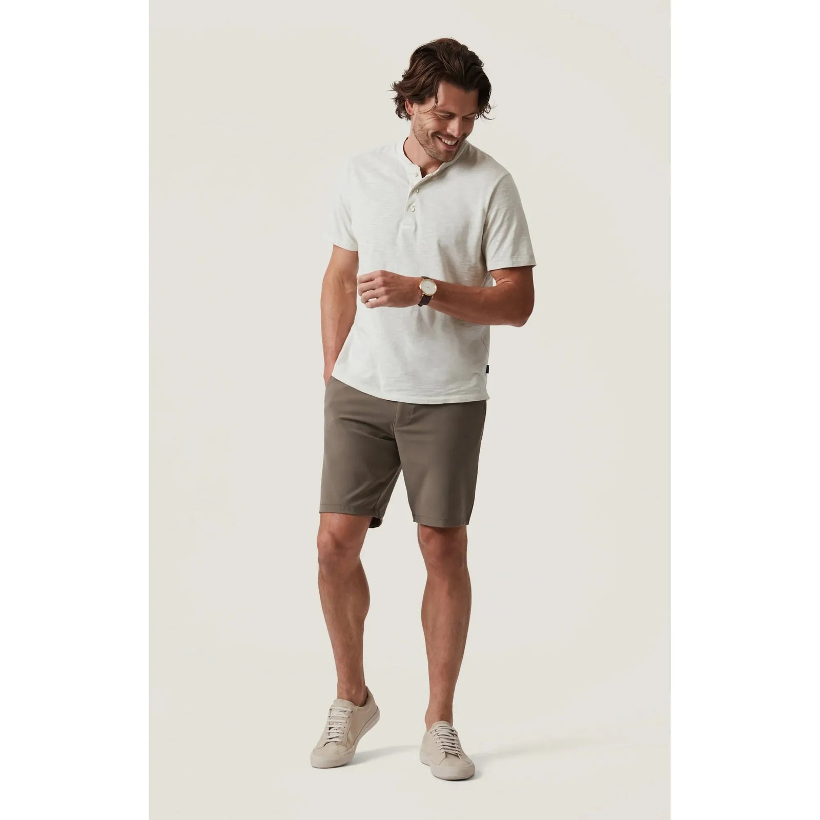 Elevate your style with the 34 Heritage Arizona Commuter Luxe Short in versatile taupe, perfect for summer outings.