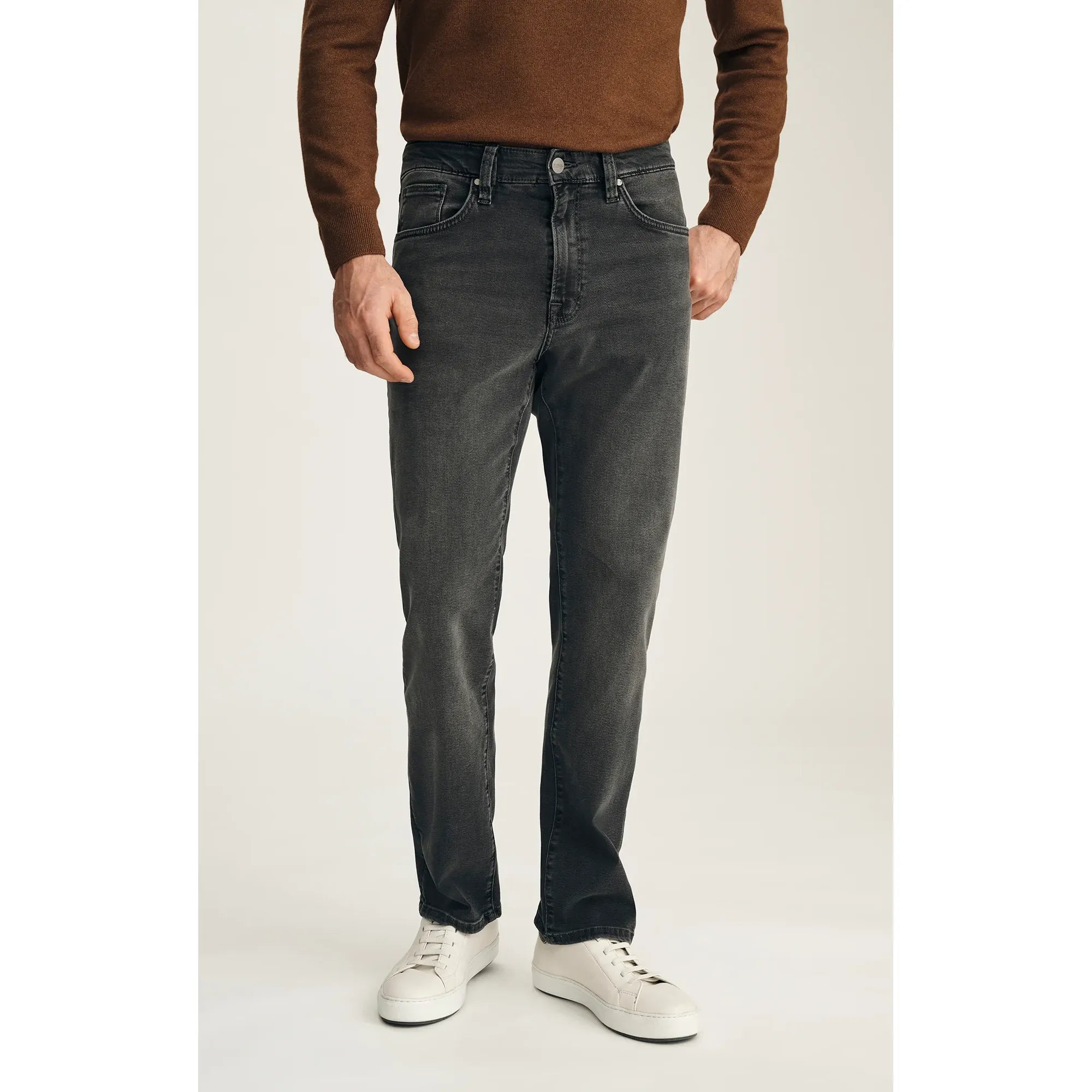 34 Heritage Courage Straight Leg in Smoke Brushed Urban