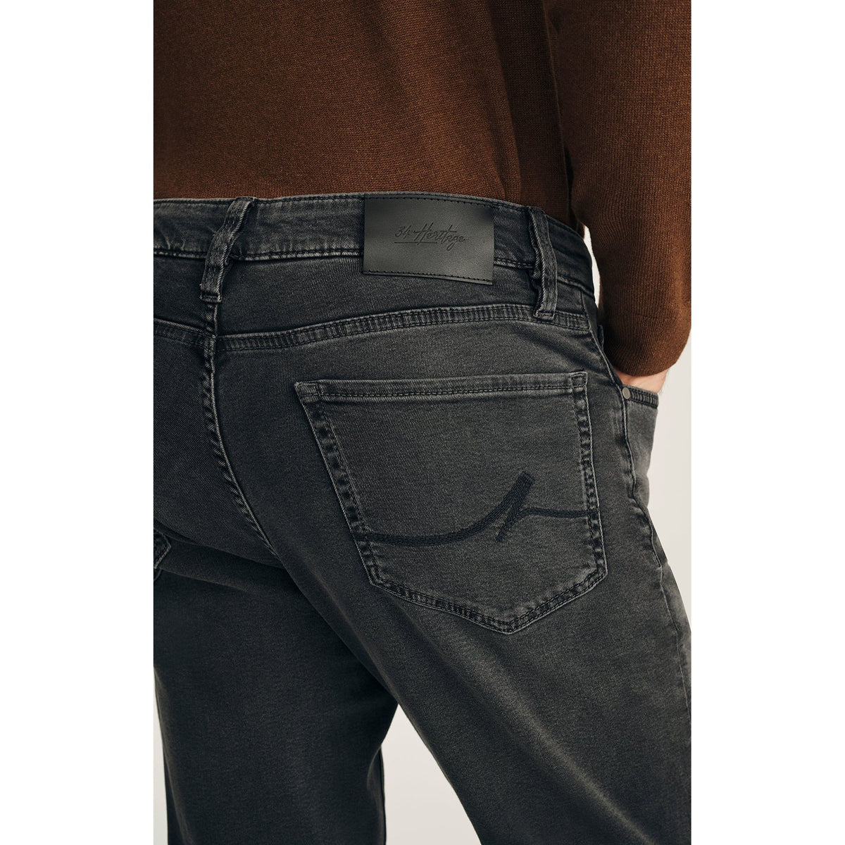 34 Heritage Courage Straight Leg in Smoke Brushed Urban