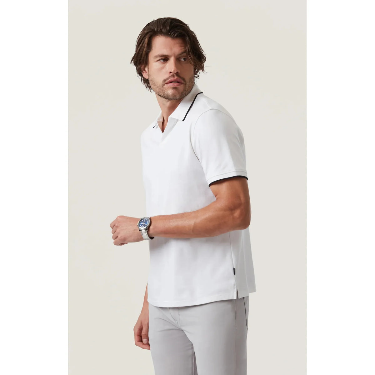 Elevate your style with the 34 Heritage Riviera Polo, featuring elegant white lining on sleeves and neck.