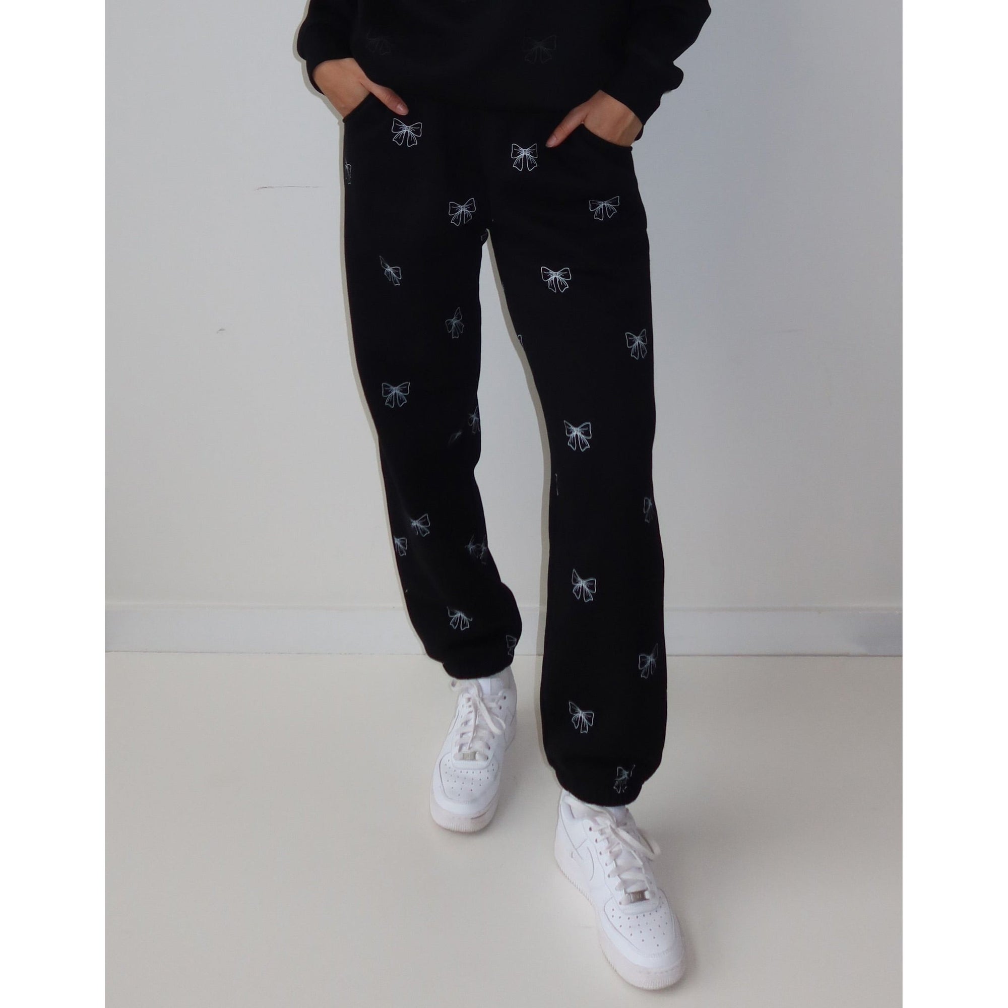 Brunette the Label Oversized Jogger All Over Bow Print