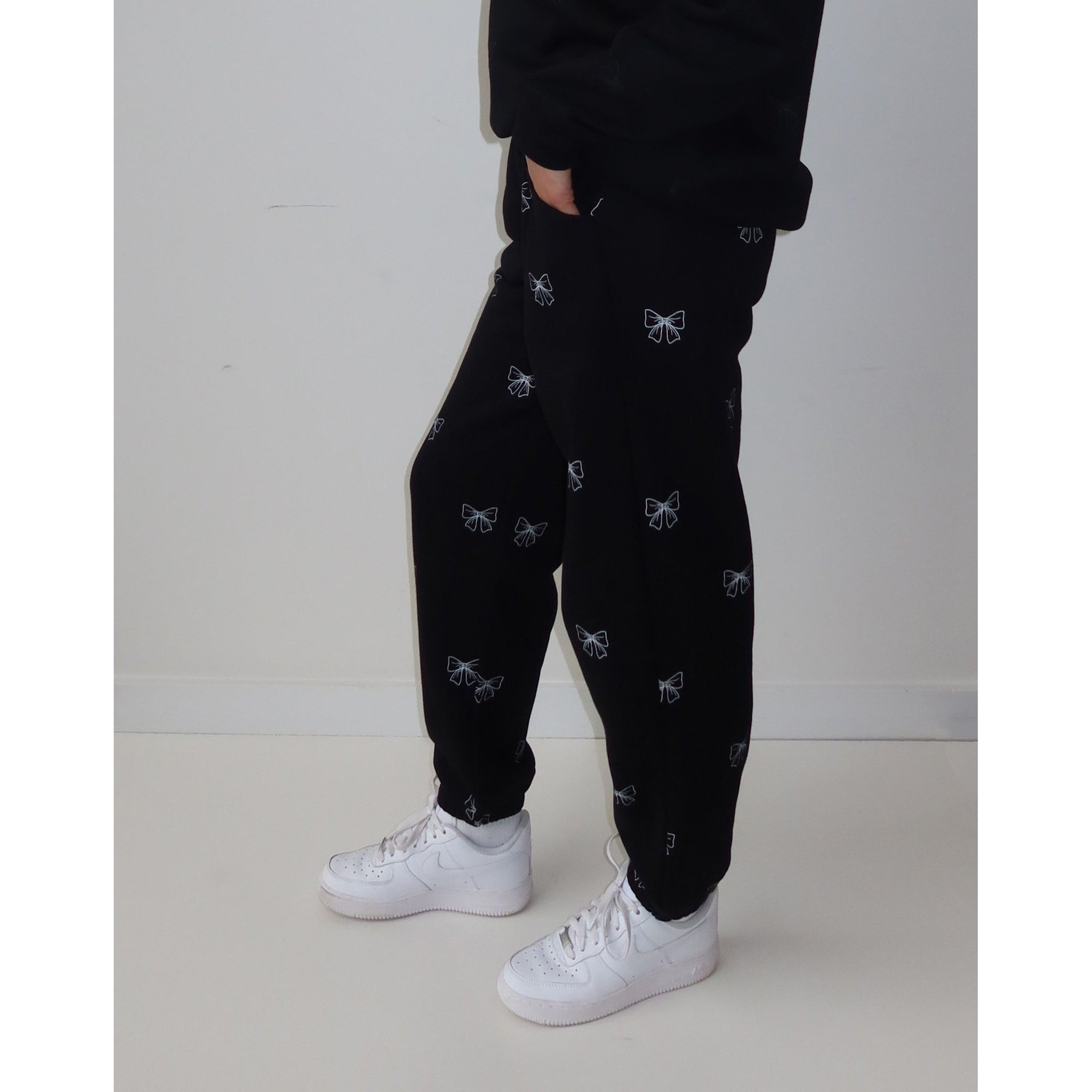 Brunette the Label Oversized Jogger All Over Bow Print