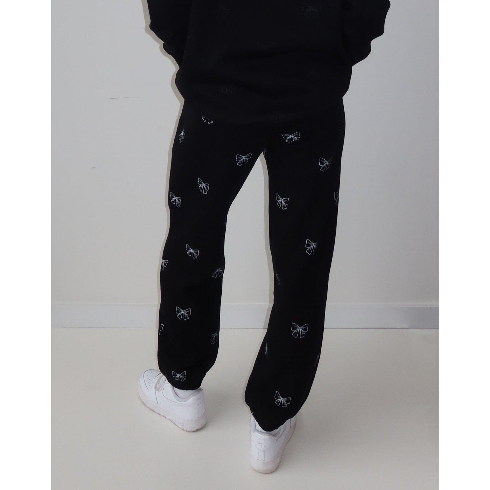 Brunette the Label Oversized Jogger All Over Bow Print