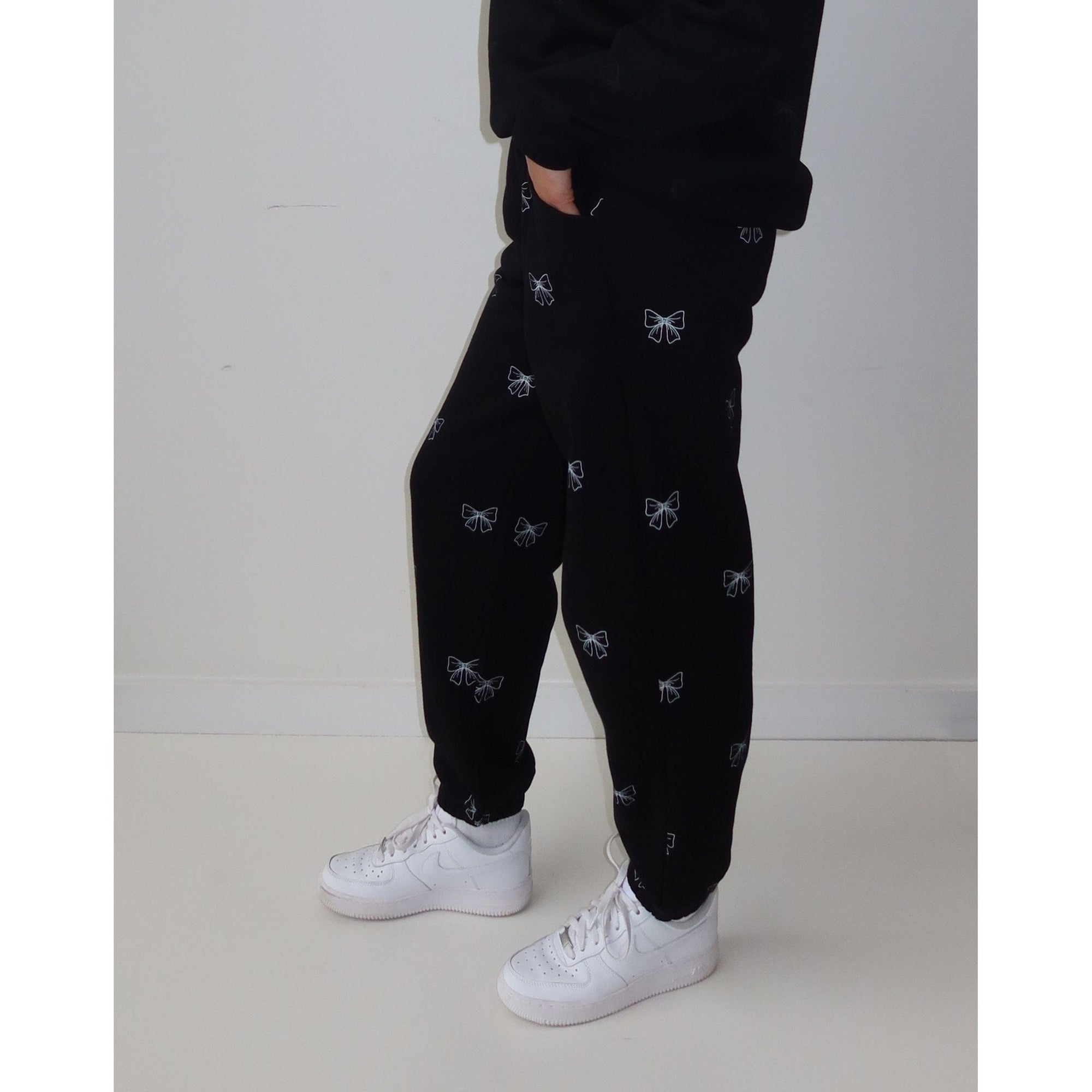 Brunette the Label Brunette the Label Oversized Jogger All Over Bow Print