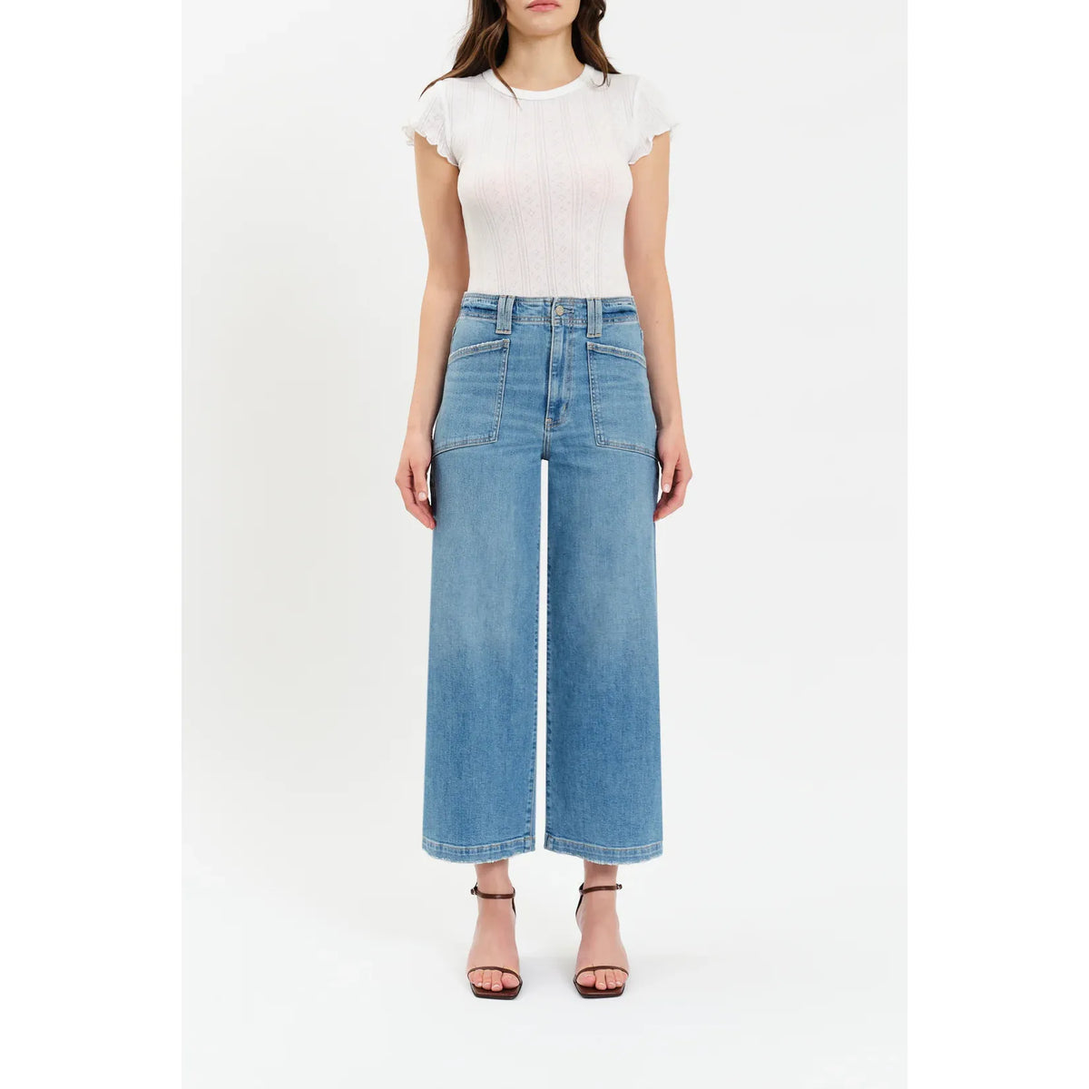 Daze Valley Girl Wide Leg Ankle in Fave denim jeans high-rise with retro-inspired patch pockets on a model.