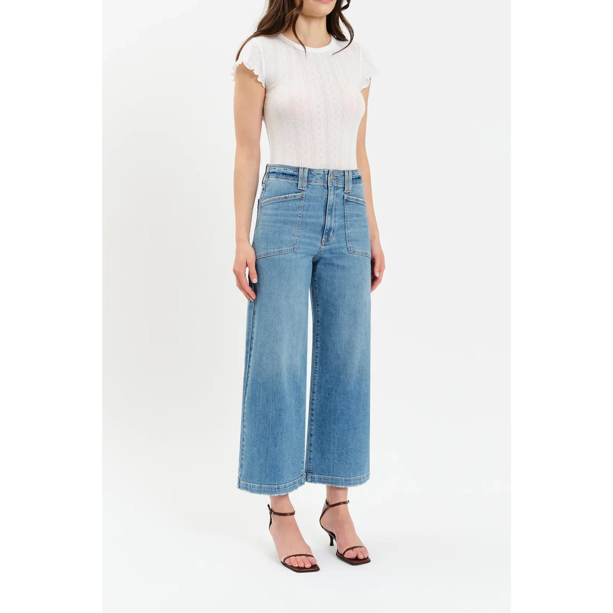 Model wearing Daze Valley Girl wide-leg ankle jeans in Fave, high-rise light wash with patch pockets and clean hems.