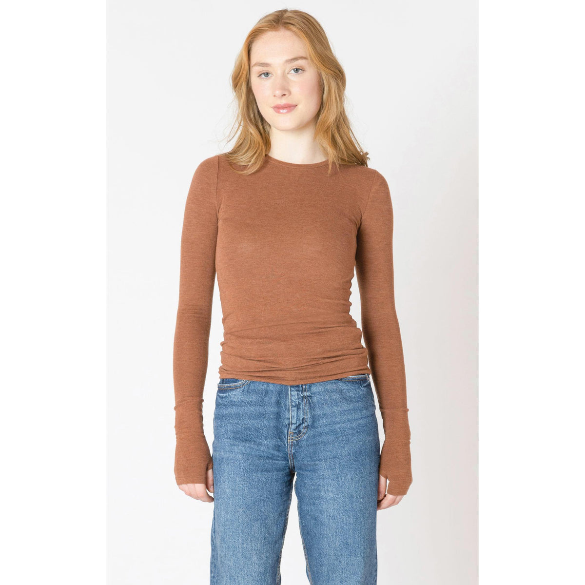 Soft and cozy, the Dex Brushed Crewneck Tee in chestnut heather is perfect for fall layering or solo wear.