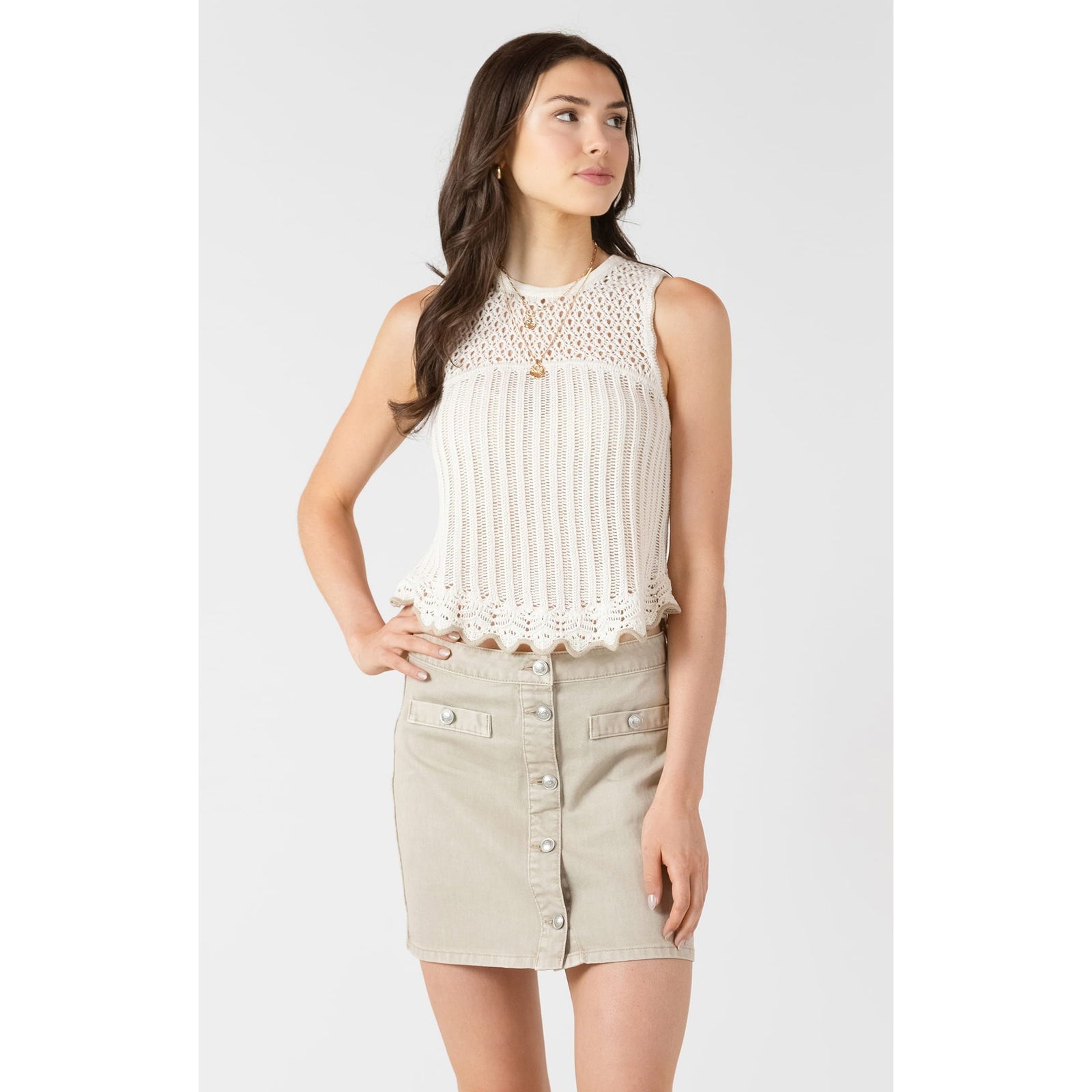 Dex Contrast Trim Sweater Tank: airy knit sleeveless top with a fitted body and scalloped contrasting hem.