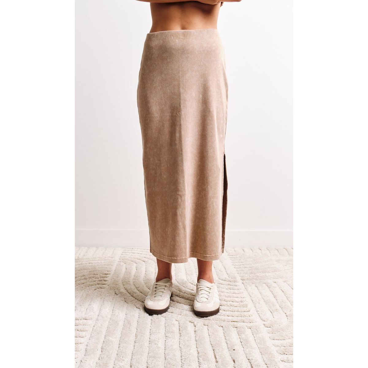 Kuwalla Pamerla Ribbed Shirt in beige with side slit, long silhouette; wash in cold, hang to dry, size chart.