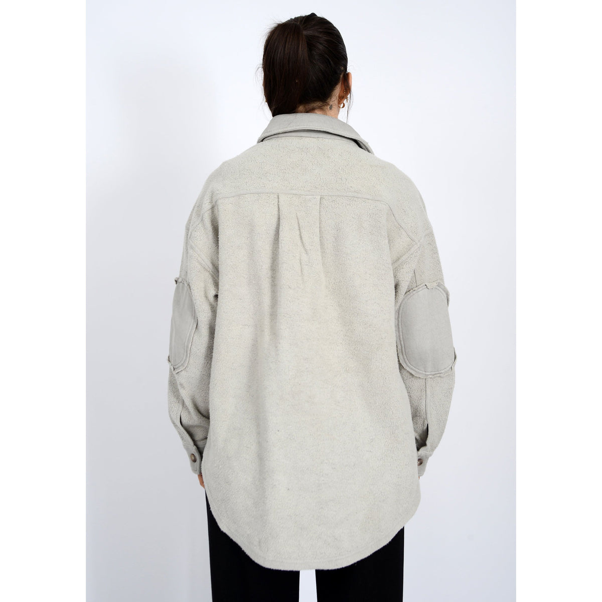 Rd Style Lexie Fleece Oversize Jacket—cozy neutral fleece with elbow patches, chest pockets, shirt-tail hem.