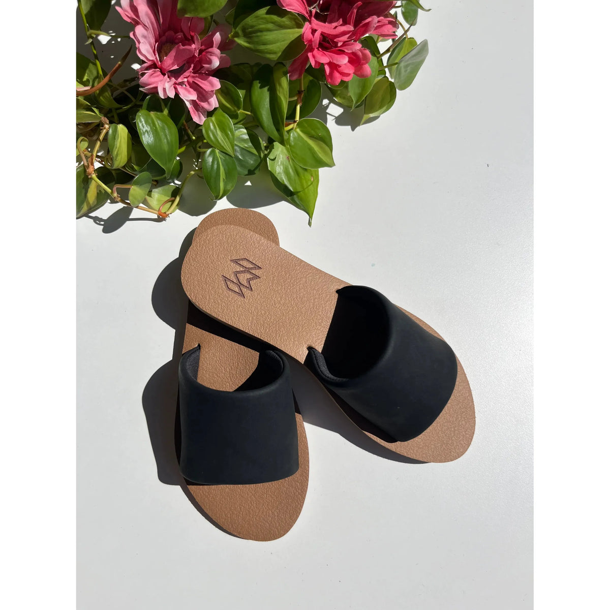 Stylish Malvados Ellie II sandals featuring memory foam footbed and soft padded straps for ultimate comfort.