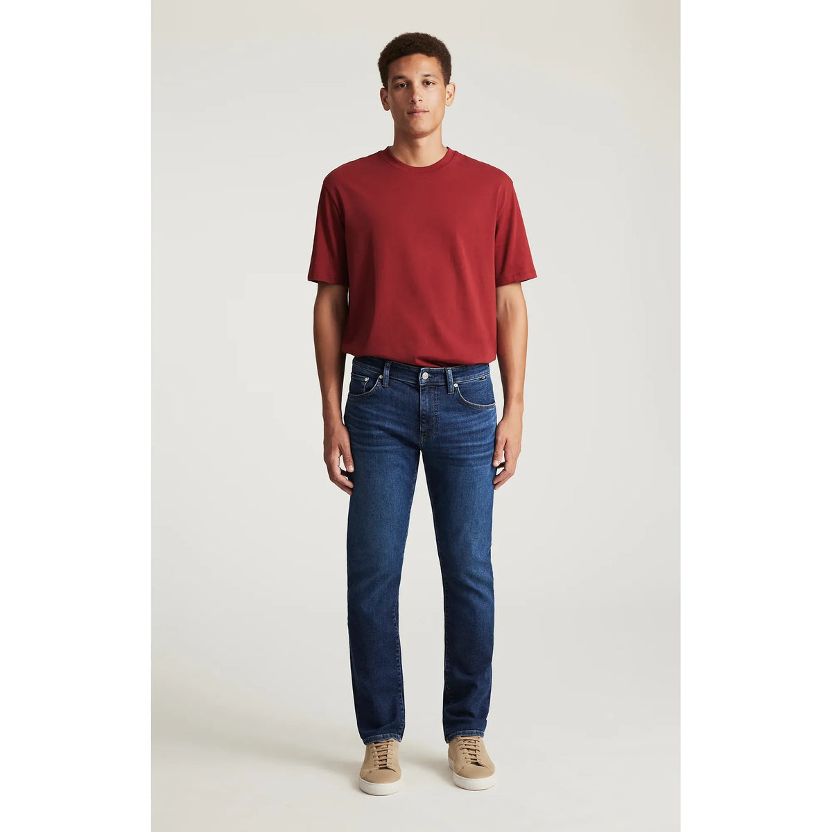 Model wearing Mavi Jake Rinse Dark Brushed Classic Vintage jeans with red tee and tan sneakers.