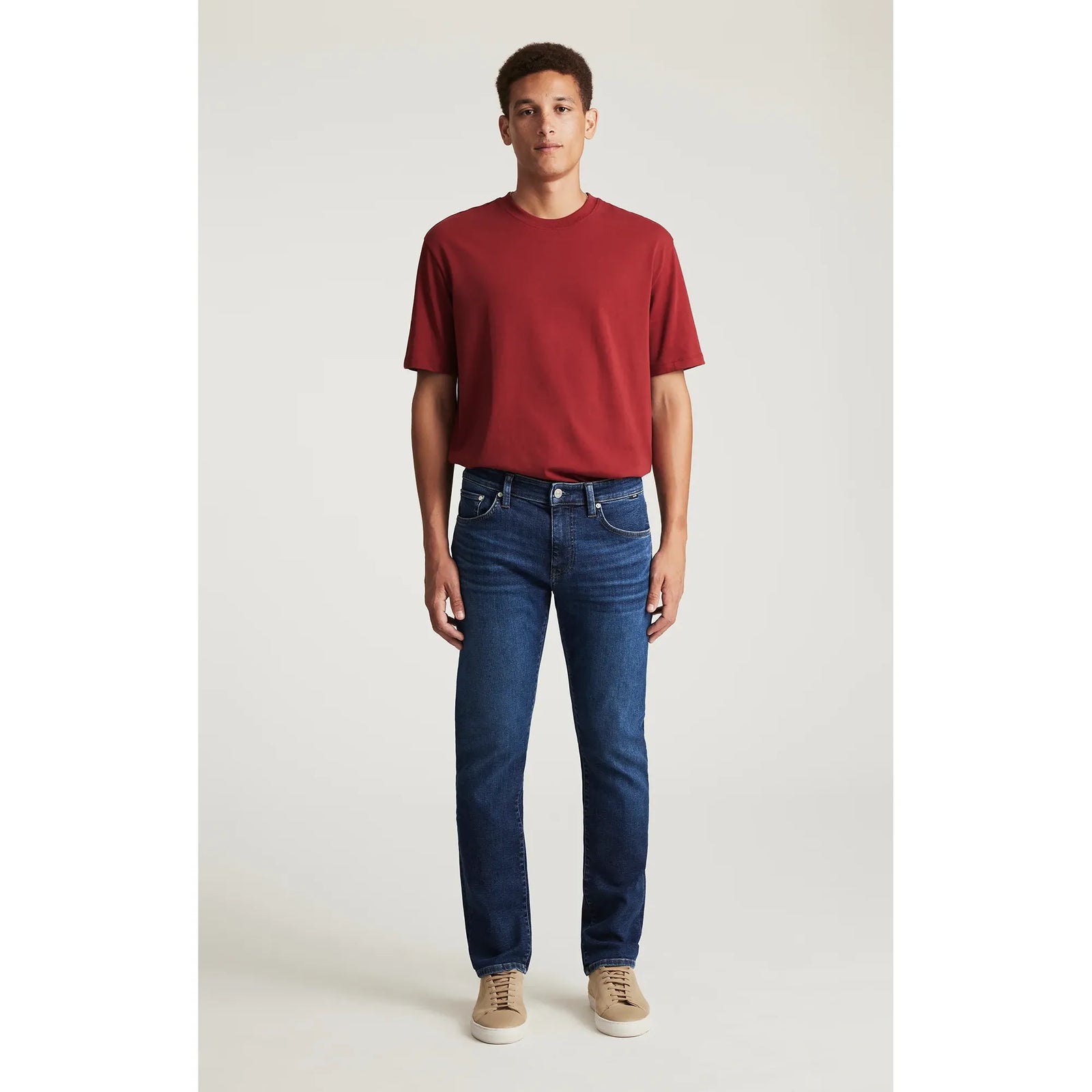 Model wearing Mavi Jake Rinse Dark Brushed Classic Vintage jeans with red tee and tan sneakers.