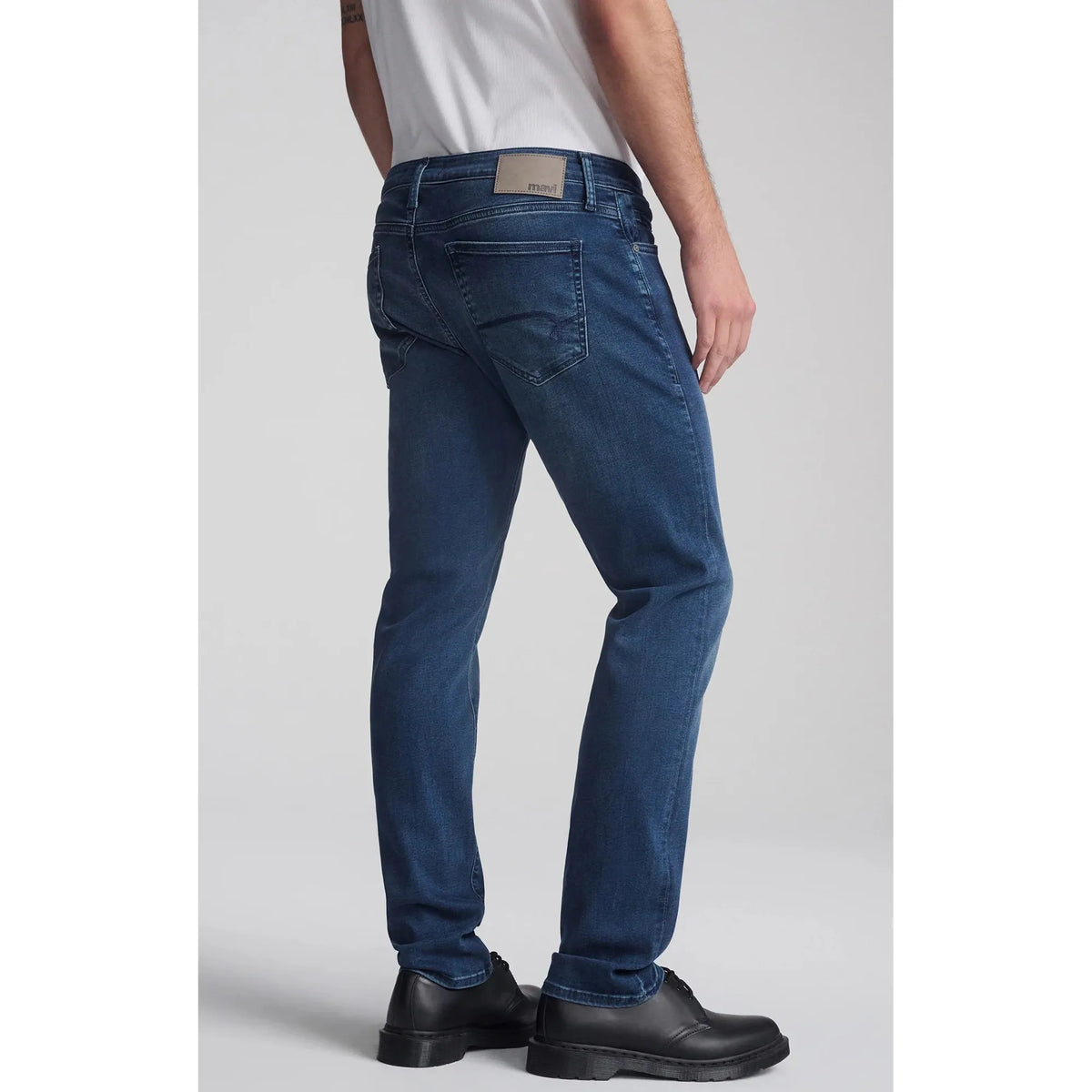 Mavi Jake Dark Used Supermove jeans feature a slim leg and vintage wash for a stylish, sustainable look.
