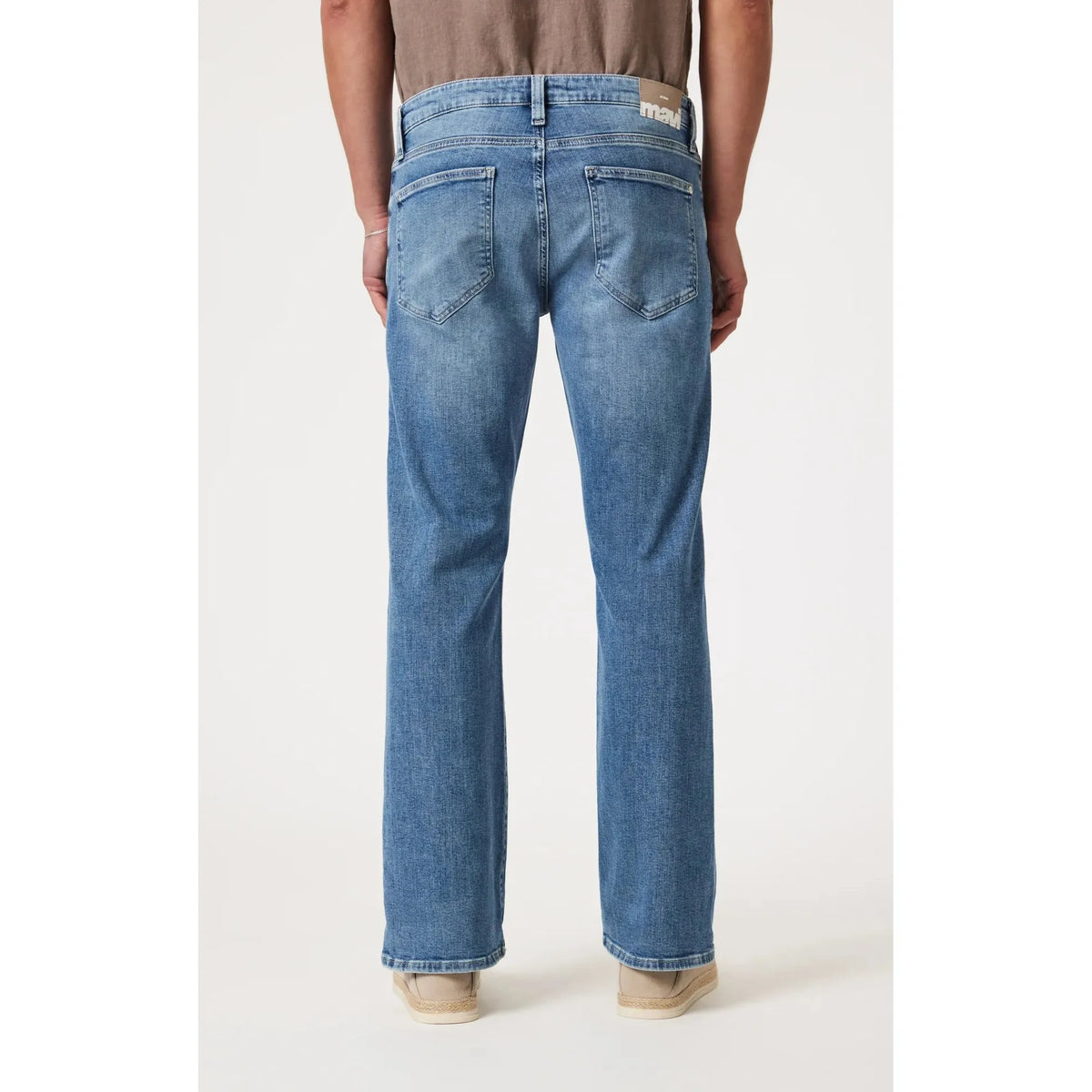 Mavi Josh Mid Brushed Classic Blue Bootcut jeans offer a stylish boot cut with ultimate comfort and stretch.
