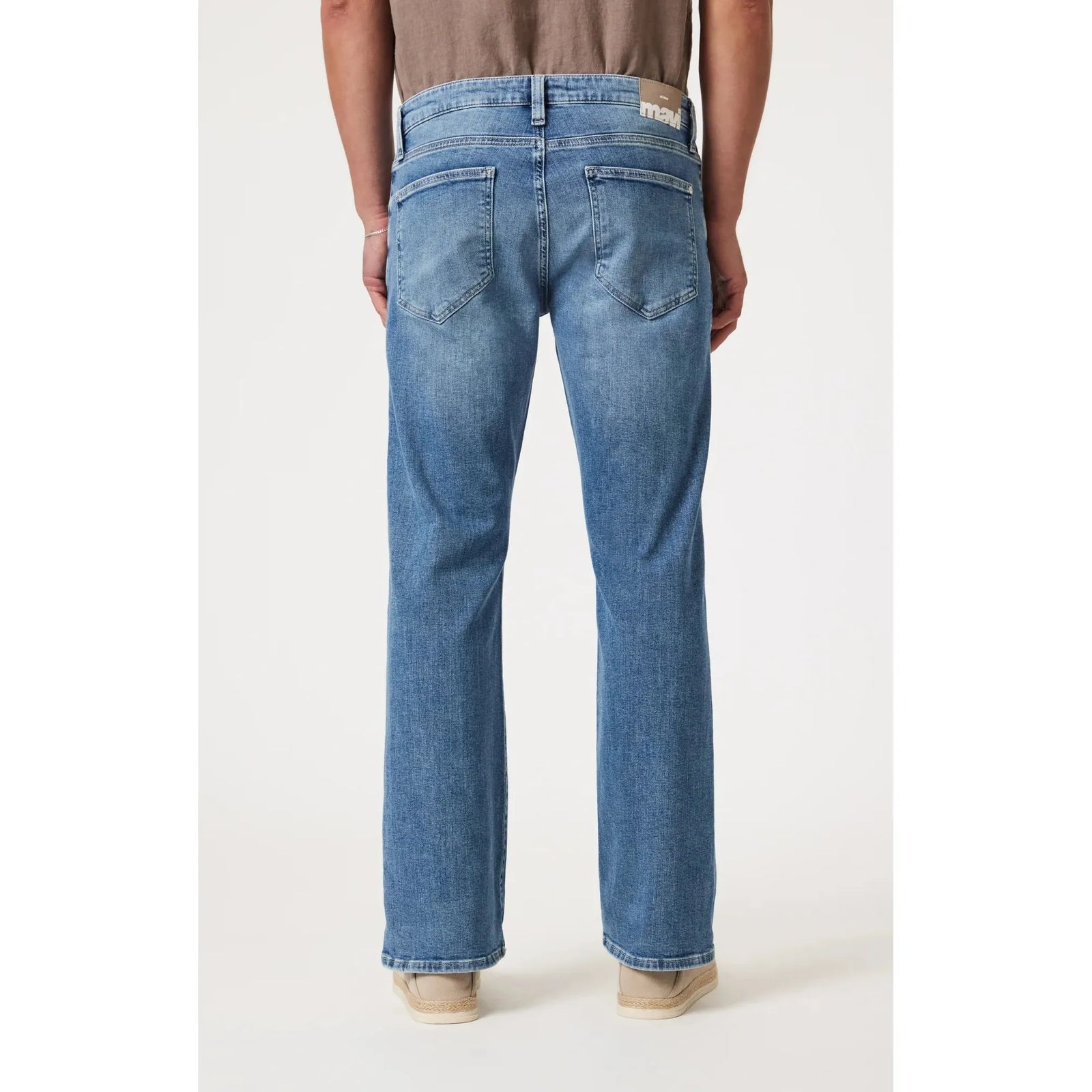 Mavi Josh Mid Brushed Classic Blue Bootcut jeans offer a stylish boot cut with ultimate comfort and stretch.