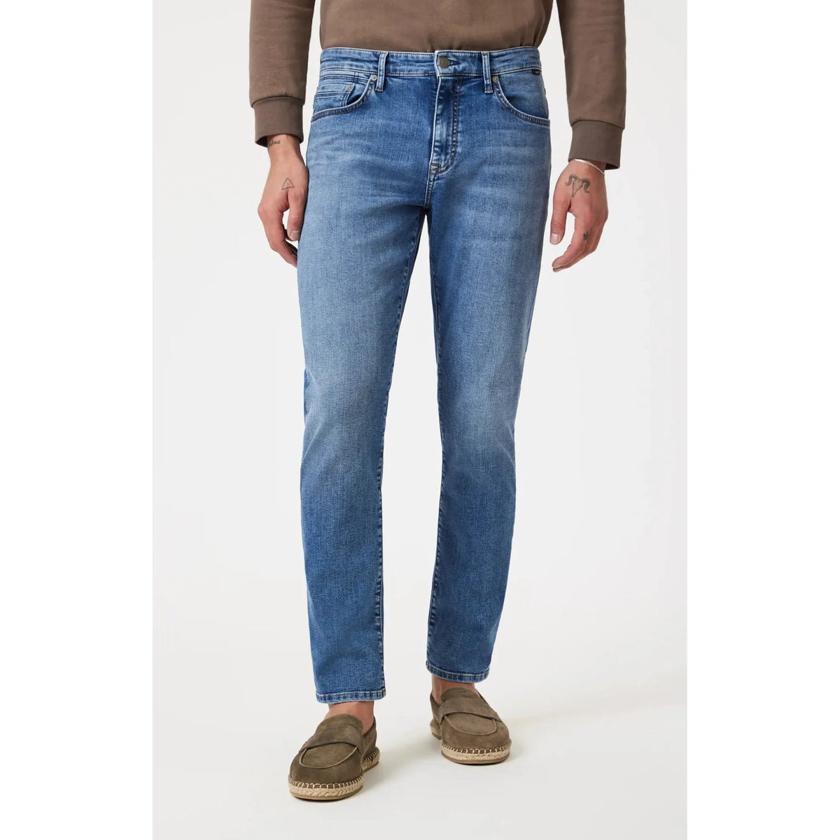 Mavi Marcus Used Williamsburg Denim features a faded blue wash and slim-straight fit for stylish comfort.