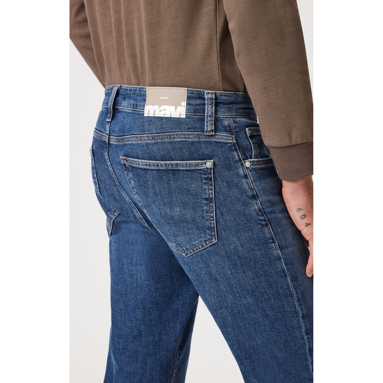 Mavi Zach Dark Brushed Classic Blue Denim showcases a sophisticated dark wash and vintage fabric for effortless style.