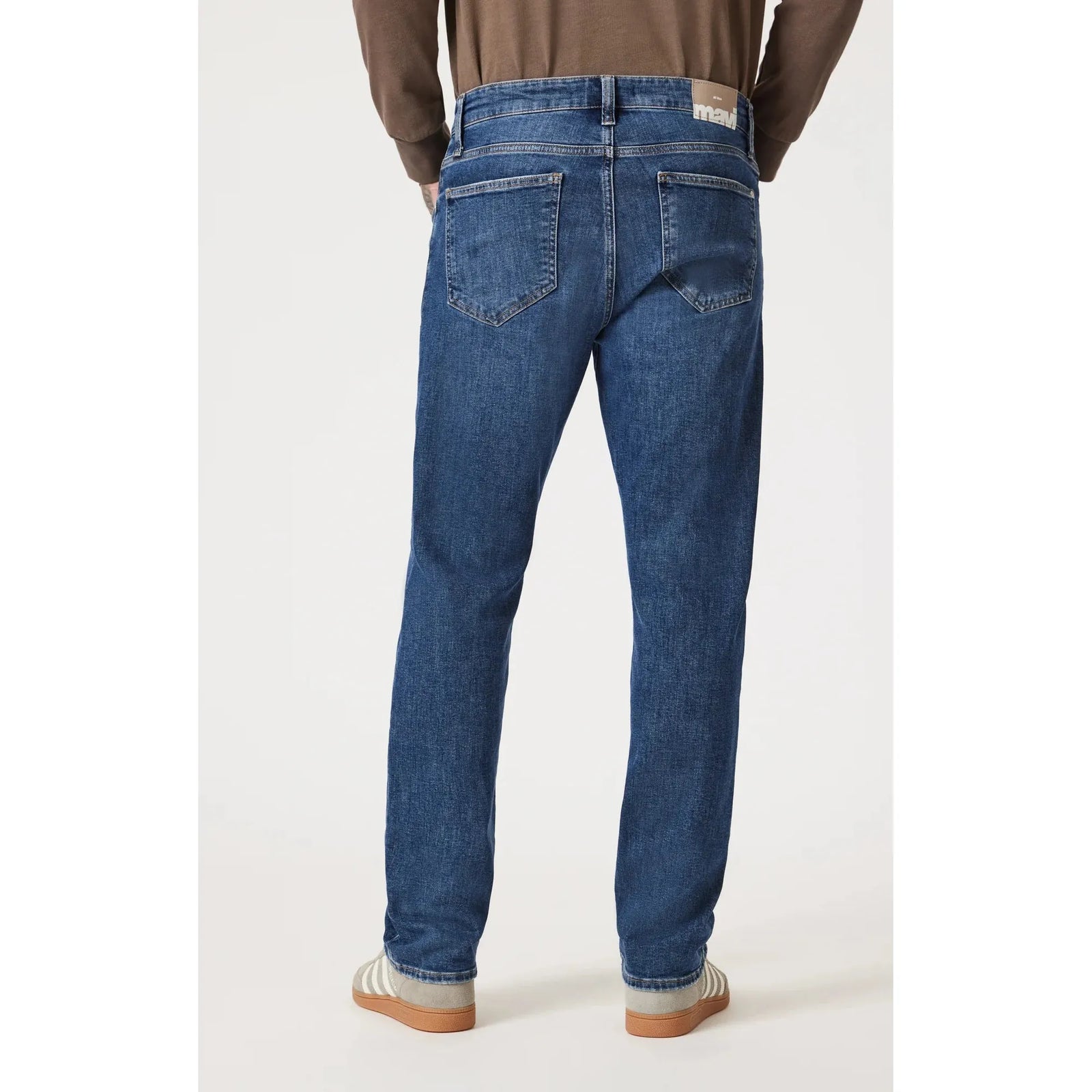 Mavi Zach Dark Brushed Classic Blue Denim features a sophisticated dark wash and vintage fabric for timeless style.