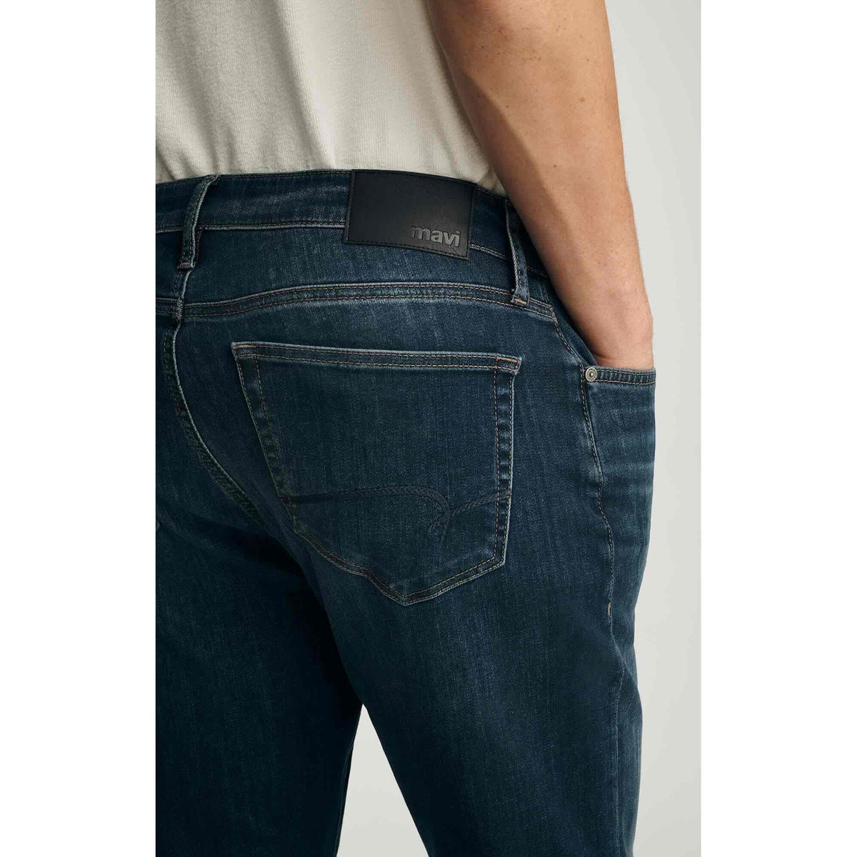 Mavi Zach Dark Brushed Supermove Denim