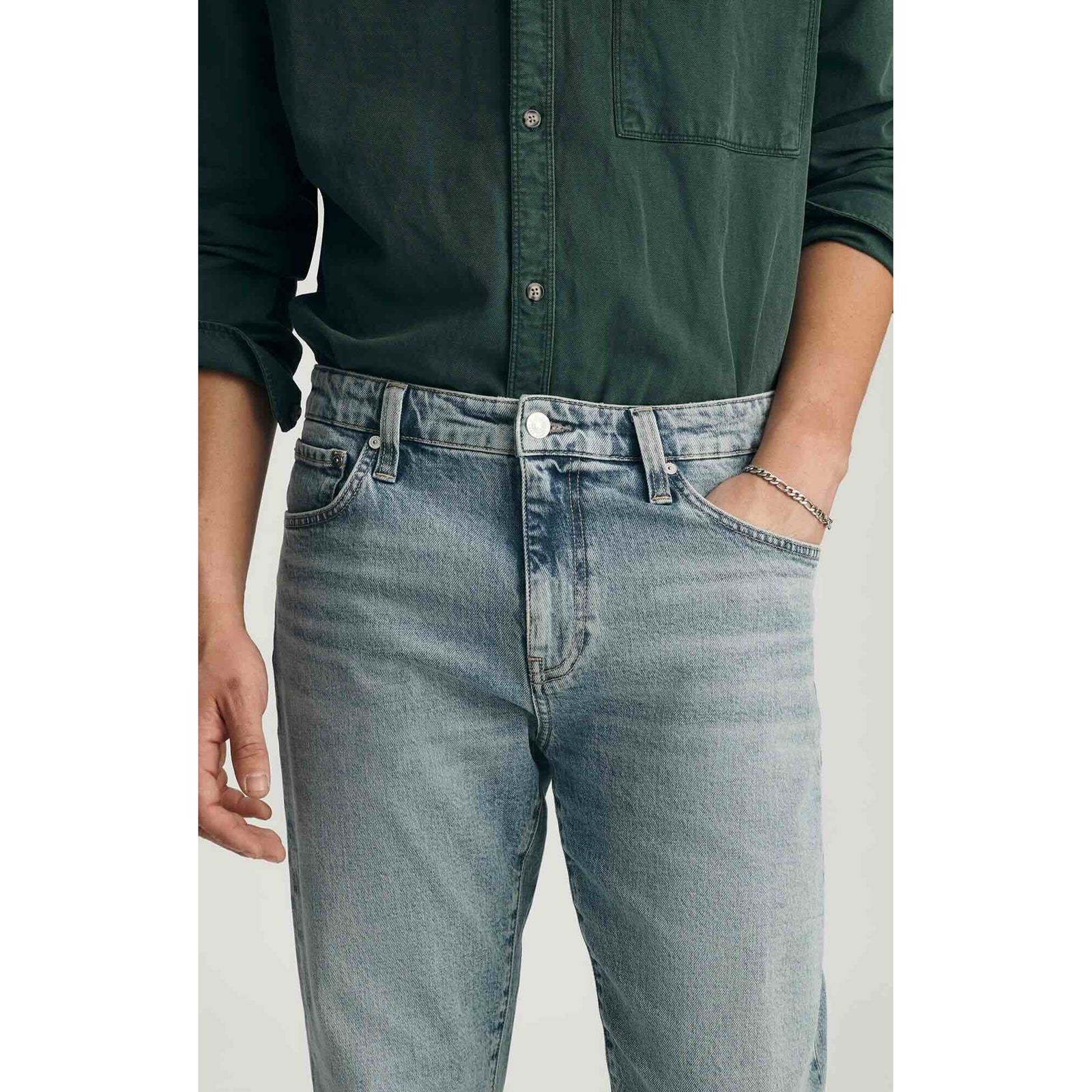 Mavi Zach Lt Shaded Classic Blue Denim jeans, straight-leg, regular rise, light wash.