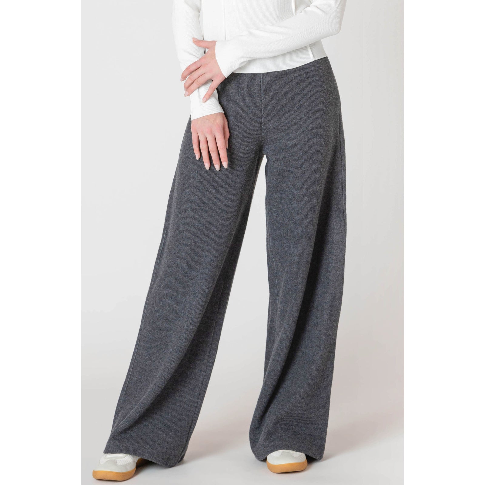 Chic and comfy, the Room 34 Wide Leg Ribbed Pant in mocha heather is perfect for lounging or stylish outings.