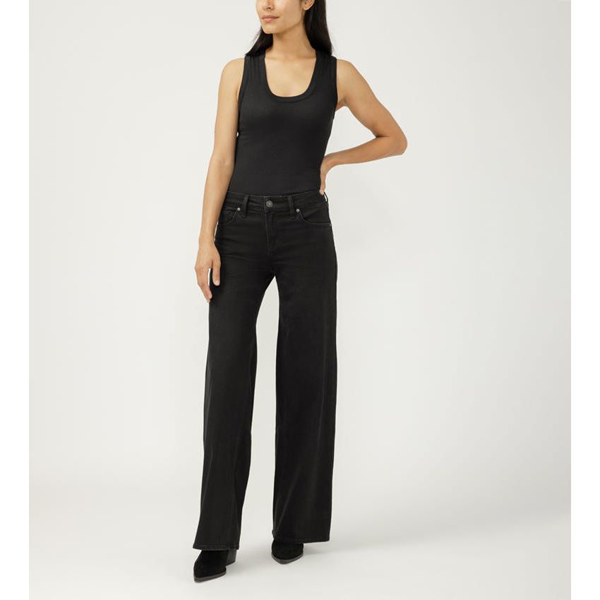 Silver Suki Wide Leg Black Luxe Stretch denim jeans on a model in a black sleeveless top.
