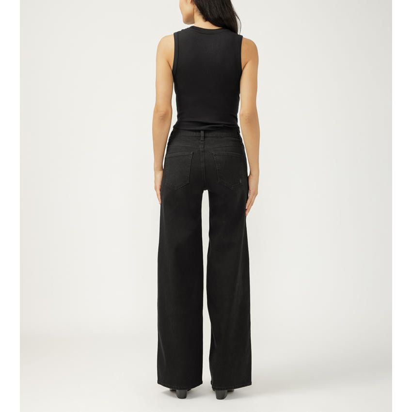 Silver Suki Wide Leg Black Luxe Stretch denim jeans on a model in a black sleeveless top.