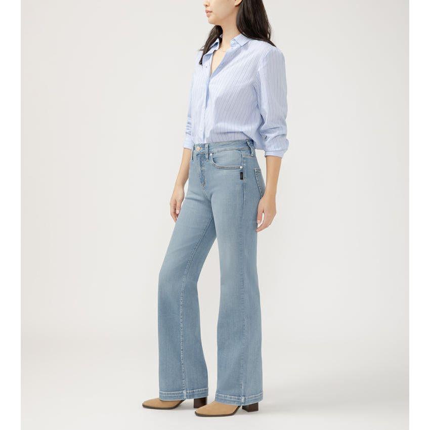 Silver Avery Trouser in Mateo featuring high-rise, curvy-friendly fit designed to flatter smaller waist and fuller hips.