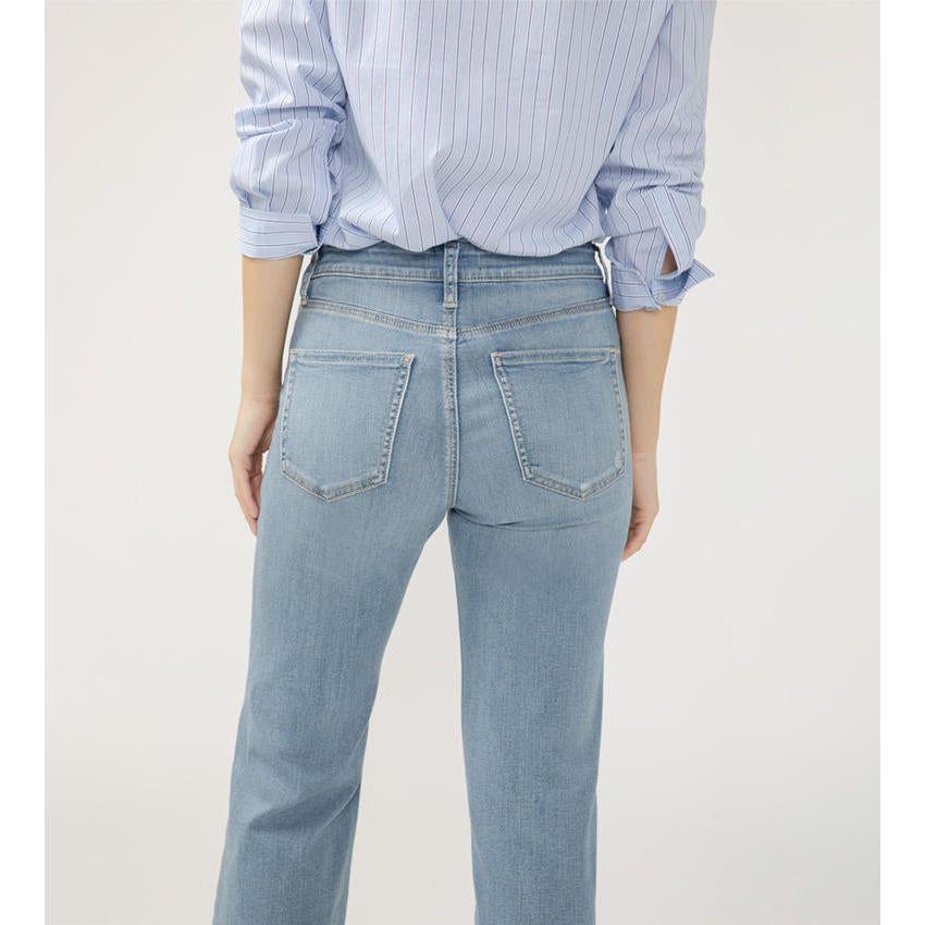 Silver Avery Trouser in Mateo features a curvy-friendly high rise design that flatters smaller waist and fuller hips.